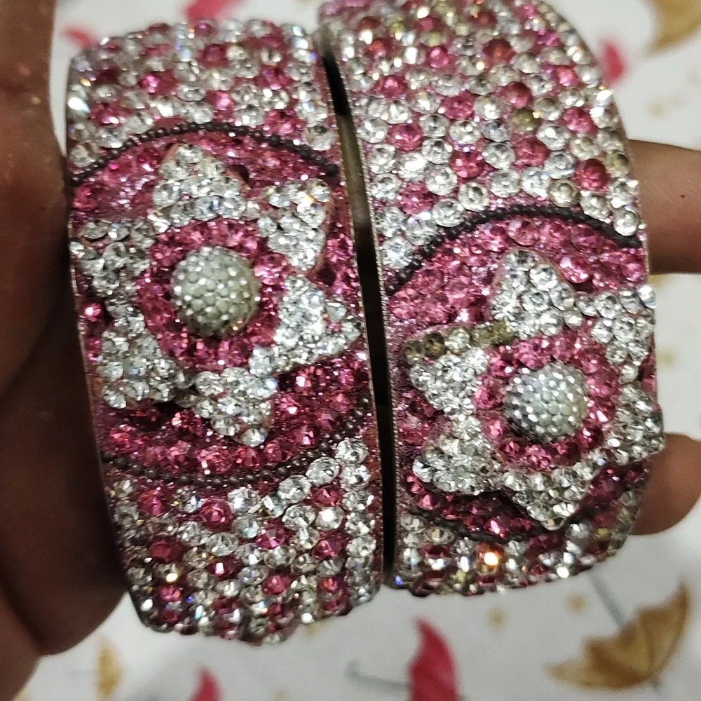 Gorgeous kada set - Picture 3 of 5